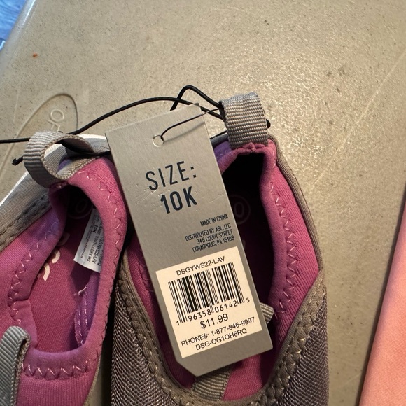 Bundle- Girls size 4T; 4-5YT(top); size 10T(water shoes) - Picture 5 of 8